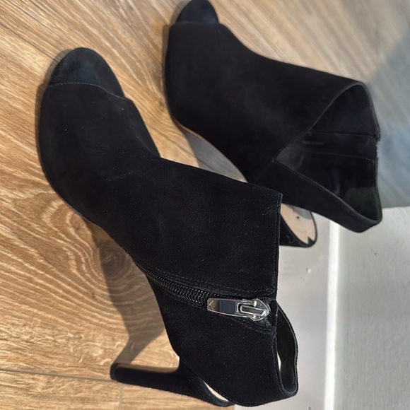 Via Spiga black 4 inch suede heels - Picture 2 of 6